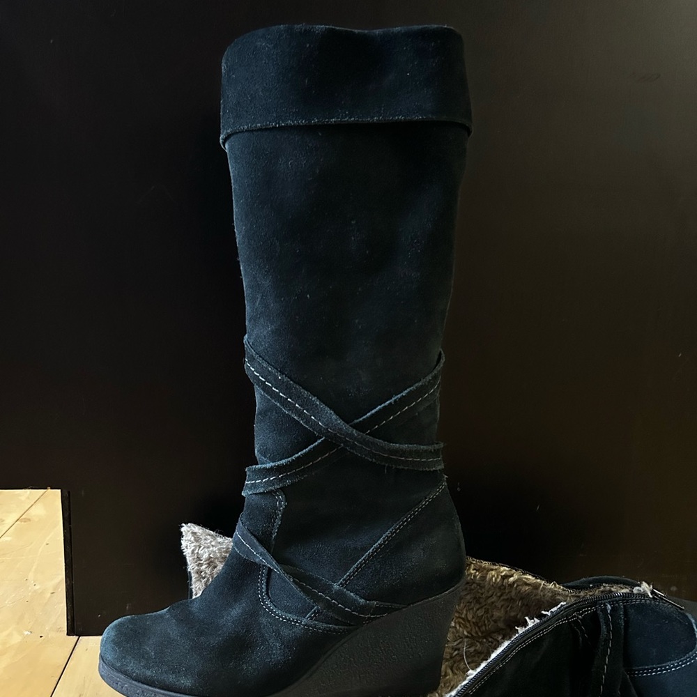 Aldo warm winter wedge boots. Suede